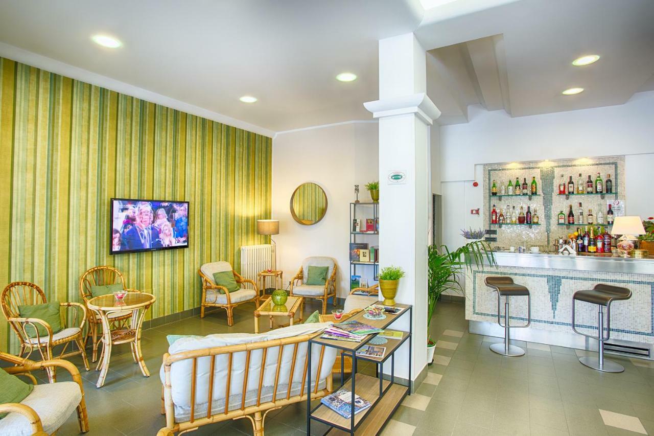 Hotel Lucia 2*